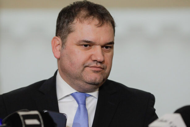 cseke attila daca toata lumea se uita la posturi inseamna ca avem o problema de abordare in administratie 689dfabf7a918