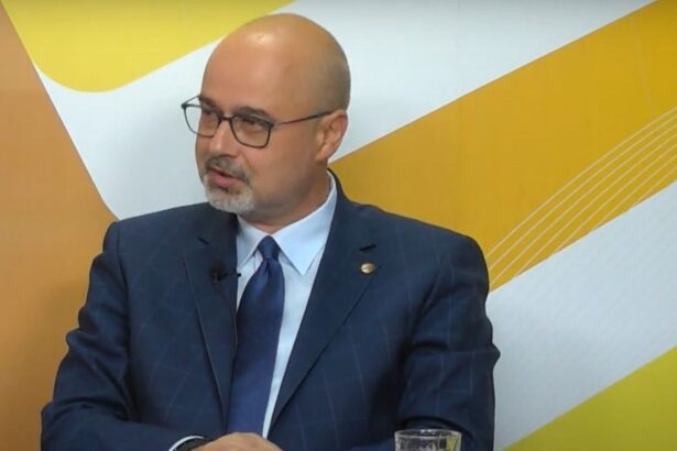 emil albota raspunde atacurilor primarului de mezzo cand propriul cerc incepe sa te contrazica poate e timpul sa te uiti in oglinda si sa iesi din propriul compost 688cd8043f4aa