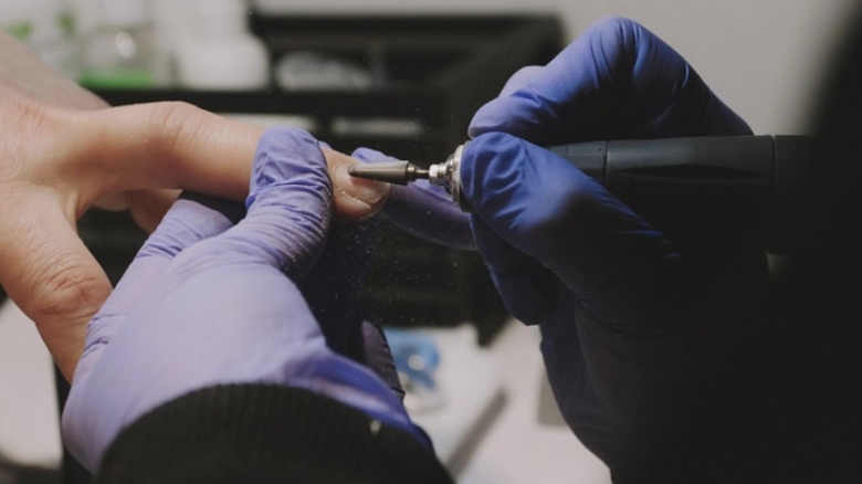 extensiile de unghii sunt complet interzise la admiterea in scolile de politie cum ajunge un detaliu estetic sa fie catalogat drept frauda 68a44ec3ab106