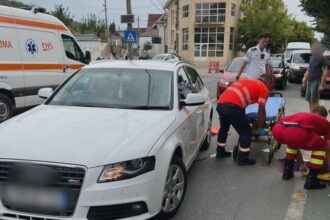 foto accident in slatina un autoturism care iesea dintr o spalatorie a lovit un pieton 68a84f8e40957
