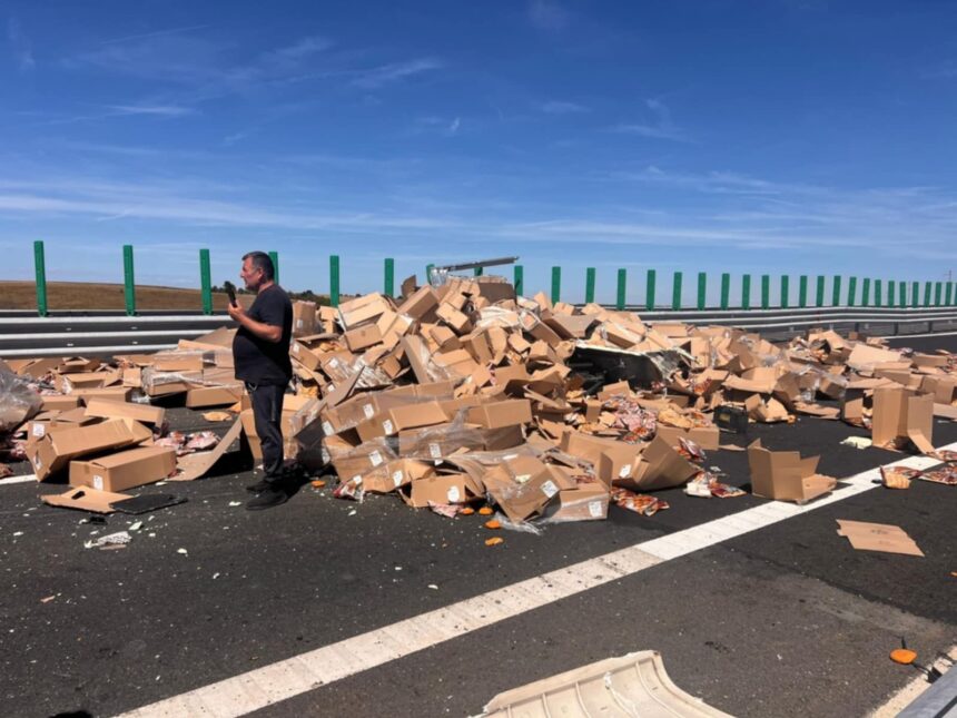 foto trafic blocat pe dex 12 in zona localitatii negreni dupa impactul intre doua tir uri 68ad9a649195f