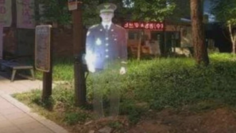 gaselnita coreei de sud pentru a opri infractiunile politistii holografici care fac oamenii sa se simta supravegheati non stop 68a5969e59b37