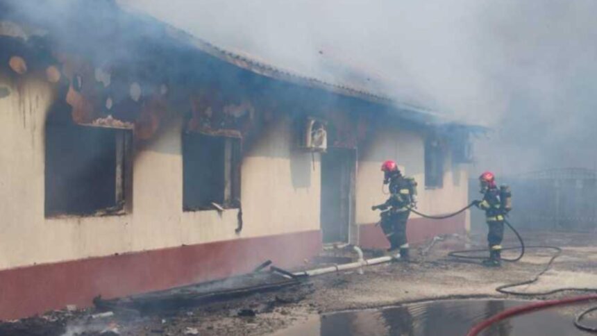 incendiu la biserica evanghelica din tandarei sapte persoane printre care patru copii salvate la timp 68a8566657c4f