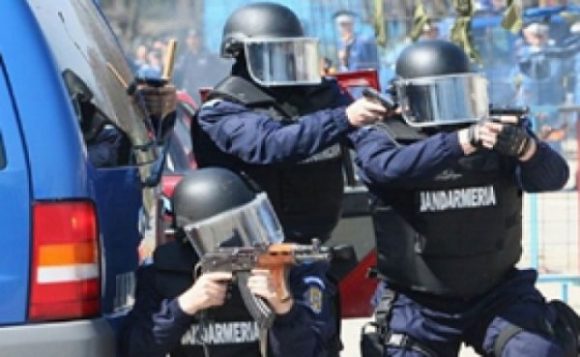 mai multe persoane prinse de jandarmi cu droguri asupra lor pe strazile din slatina foto 689c388b81016