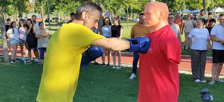 mario de mezzo a aratat semne obscene pe strada adversarilor politici din masina le a aratat un deget 68a455ef8edd2