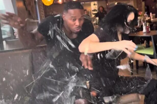 moment de groaza intr un restaurant un suv a intrat direct in local in timp ce doi influenceri filmau o recenzie culinara 68a477fc12ce3