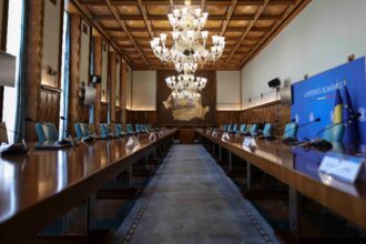 noi masuri de austeritate liderii coalitiei se intalnesc astazi zi decisiva la guvern 68ad3bc693109