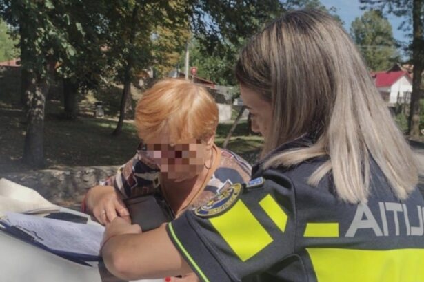 o femeie din coteana si a recuperat portofelul dupa ce l a uitat langa o fantana in orasul ocnele mari 68ad8c4b90f10