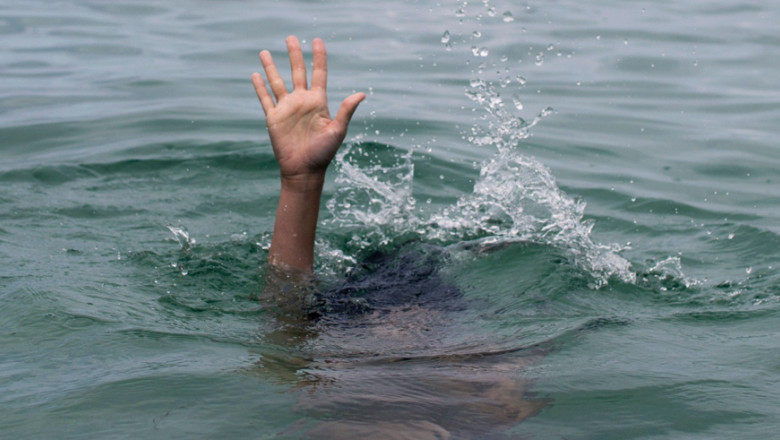 o tanara din craiova a fost salvata de la inec in creta de un politist din sebes aflat in concediu 689666e8a0c2a