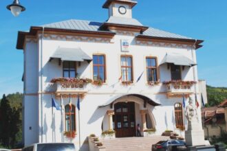 pe ce se duc banii slatinenilor videowall de 25 000 de euro la primaria slatina in plina criza financiara 68a2d7e273487