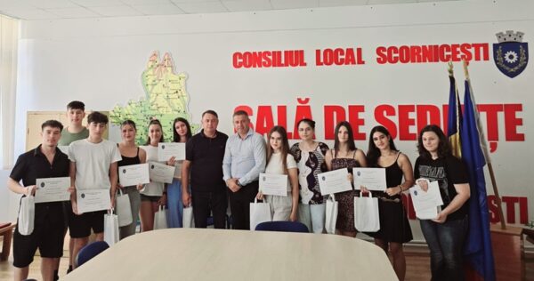 primarul scornicestiului a premiat elevii cu rezultate deosebite la evaluarea nationala si bacalaureat 689c388373113