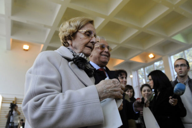 primul mesaj public al ninei iliescu dupa moartea fostului presedinte ce le a transmis celor care l au condus pe ultimul drum 6894bd083400c