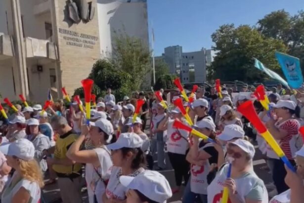 revolta romanilor oamenii ies in strada protest al sindicatelor din constanta fata de masurile de austeritate 68aeb2f0a5f2f