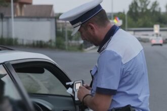sute de amenzi aplicate de politistii din olt in minivacanta de sfanta maria peste 70 de soferi au ramas fara permis 68a553054e191