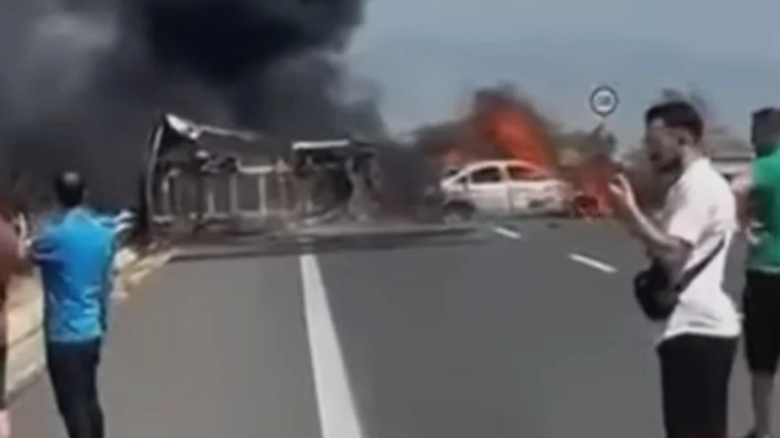 tragedie pe o autostrada din grecia trei morti si doi raniti dupa ce un camion a intrat in doua masini care au luat foc 68a31bf638f20