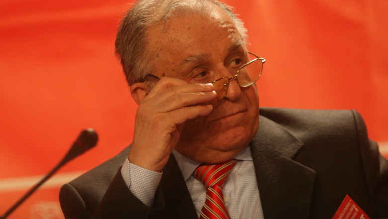 ultimul mesaj al lui ion iliescu pentru romani aveti o miza in pastrarea democratiei va doresc sa nu va urati pentru votul vostru 68921d9d9d314