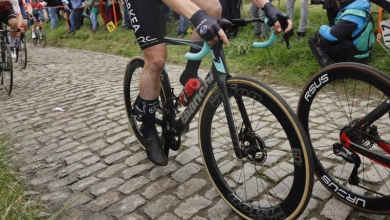 un ciclist in coma indusa dupa o cazatura in timpul turului poloniei am fost usurat sa vad ca respira 68975bfab86bf