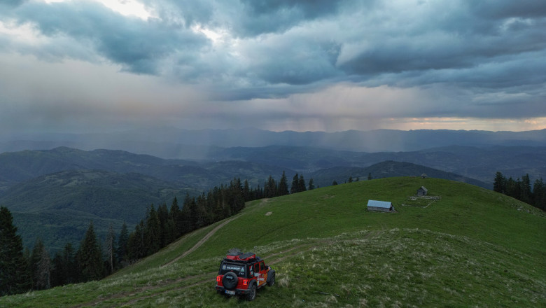 un ucrainean aflat in muntii maramuresului a cerut ajutorul salvamont tanarul a anuntat ca este deshidratat si ca nu are provizii 68960e8eb5d0e