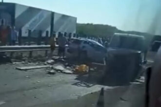 video carambol cu sapte masini pe autostrada soarelui doua persoane ranite traficul spre constanta este blocat 6899a04eda7b0