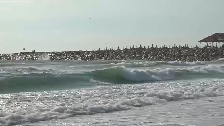 video cod galben de vant si valuri mari pe litoral turistii nu au voie sa intre in apa 68945dfab3ca8