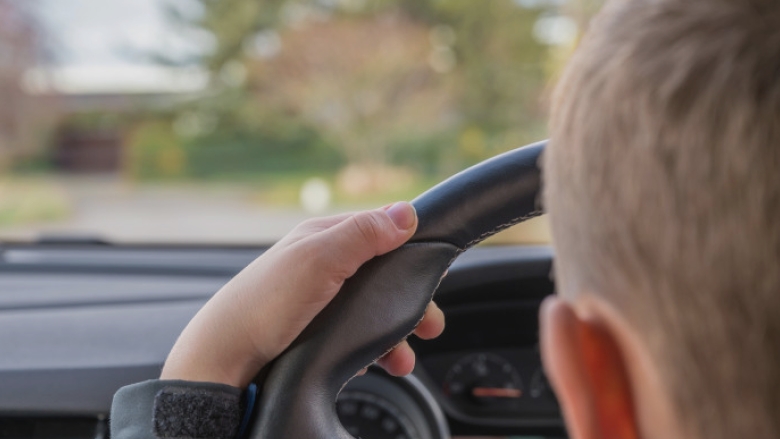 video copil de 11 ani prins la volanul unei masini in judetul dolj politistii l au urmarit pe strazi dupa ce minorul a fugit de ei 689f2fcda2589
