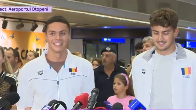 video david popovici a fost primit cu aplauze la aeroport la revenirea in tara am reusit sa ma autodepasesc sunt mandru de mine 688fba111a5bf