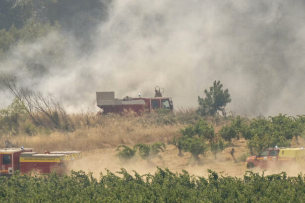 videofoto incendiul din sudul frantei a mistuit 16 000 de hectare un mort si 13 raniti intre care un pompier si o persoana sunt in stare grava 6894f1dd16f8f