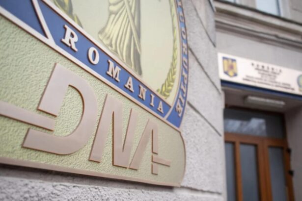 barbat retinut de dna pentru trafic de influenta a fost prins cand primea 60 000 de euro spaga 68c2cfd33b9c1
