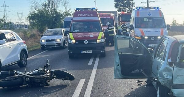 coliziune intre o motocicleta si un autoturism la intrare in slatina doua persoane au ajuns la spital foto 68d11771b9274
