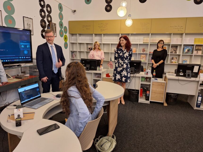 doua decenii de schimburi culturale cu sua programul american spaces sarbatorit in romania 68cba02ff2472