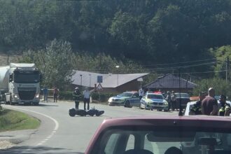 impact intre un autoturism si o motocicleta pe dn 65 la jitaru 68d285d83e207