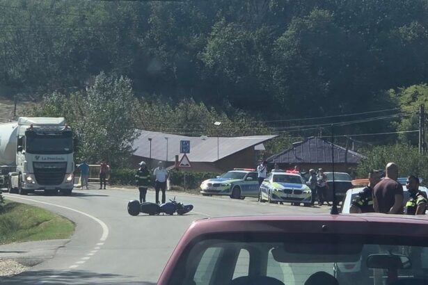 impact intre un autoturism si o motocicleta pe dn 65 la jitaru 68d285d83e207
