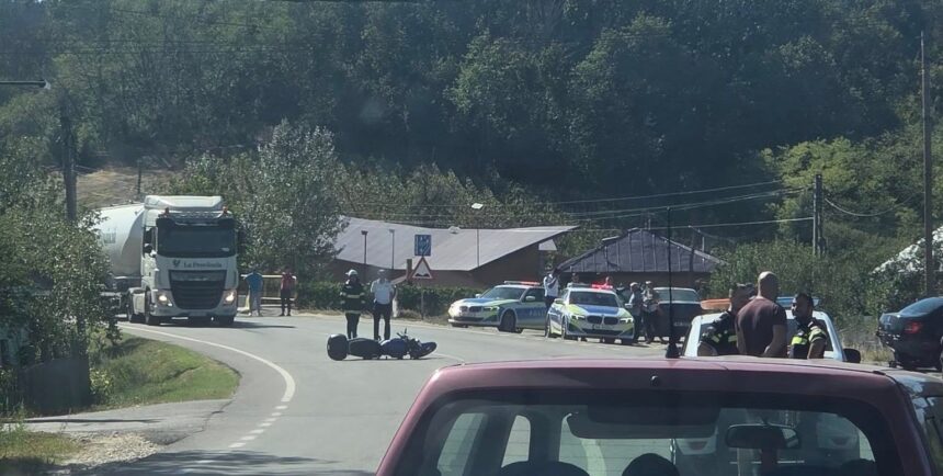 impact intre un autoturism si o motocicleta pe dn 65 la jitaru 68d285d83e207