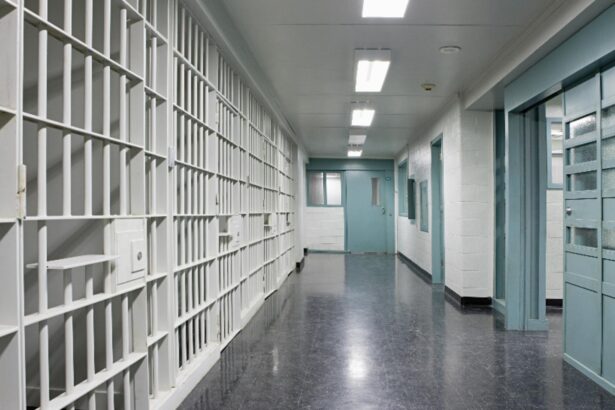 motivul incredibil pentru care un detinut este la spital si nu la inchisoare detaliul care il tine in libertate 68d3c4dc15bb4