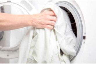 motivul pentru care hainele albe devin gri greseala pe care foarte multi romani o fac 68d3db2ece3a3