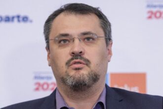 rezistul cristian ghinea atacuri in rafala la nicusor dan si la ilie bolojan 68cff7ebcf1f0