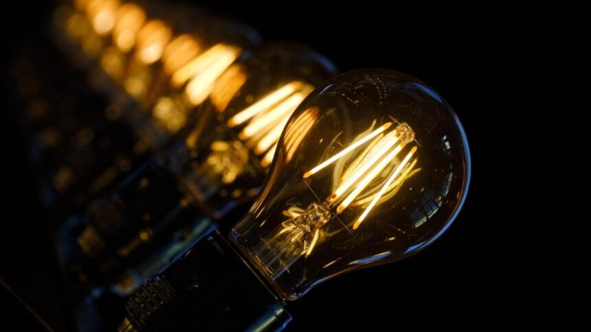 romanii se tem de facturile care vor veni in sezonul rece curentul electric va ajunge sa fie un lux in casele oamenilor 68d6d512008b9