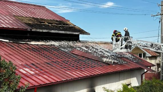 slatioara incendiu la o casa cu etaj 68c84d13e1eb4