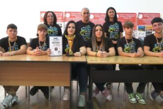 trofeu castigat de tinerii de la economic 68cbeceba0558