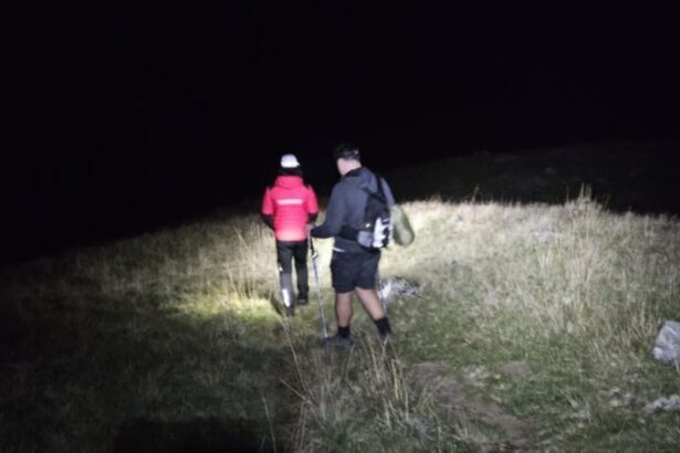 turist de 23 de ani salvat dupa ce a facut peste 7 ore de la balea lac catre cabana podragu tanarul era epuizat avertismentul salvamont 68d3ce14a5d07