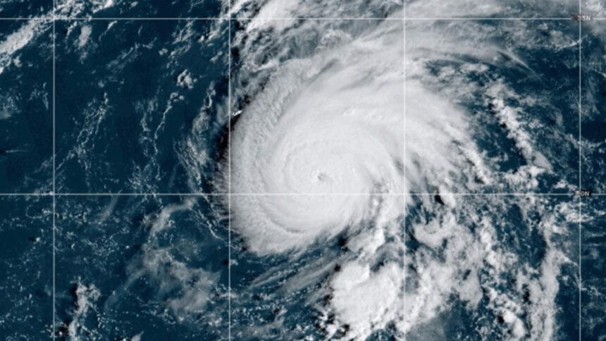 uraganul gabrielle ameninta europa vanturi de peste 200 km h si valuri uriase unde va lovi prima data 68d40e2ccfce9