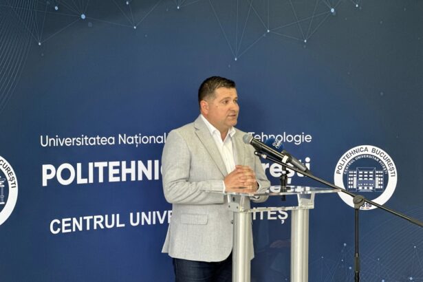 vicepresedintele cj olt ionut ivan la inaugurarea filialei politehnica din slatina sper ca multi sa ramana acasa si sa isi construiasca viitorul aici 68dbb45627684