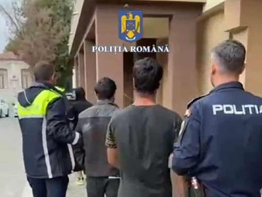 video trei tineri retinuti dupa ce au intrat in curte peste un barbat din tufeni si l au batut 68d4fe97808dd