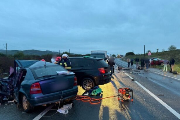 accident deosebit de grav pe o sosea din judetul cluj un barbat a murit pe loc alte 6 persoane inclusiv minori au fost transportate la spital video 68e94ed8aff84