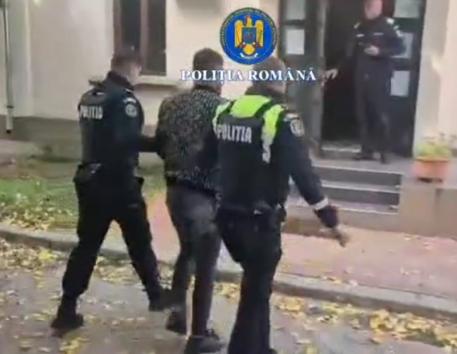 baut fara permis si agresiv retinut de politisti 68fa0df65ad1e