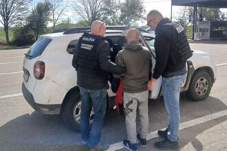 cetatean moldovean cautat pentru ca a incercat sa rapeasca un minor din slovacia prins la vama albita 68e37d263639e