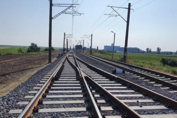 circulatia trenurilor suspendata temporar intre rosiori si atarnati dupa ce o sina s a rupt 68e4aa59d7a89