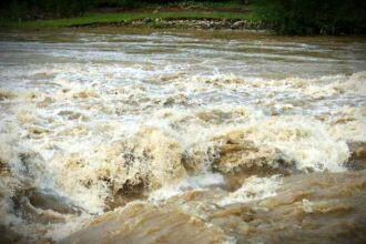 cod rosu de inundatii pe raurile olt oltet si calmatui se asteapta precipitatii de peste 100 de litri pe metrul patrat 68de620bd2175