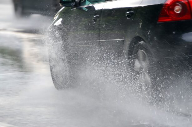 cod rosu de ploi ce este acvaplanarea cum trebuie sa franezi daca e apa pe sosea video 68e6503499372