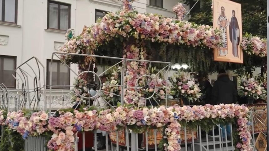 credinta si speranta la iasi zeci de mii de pelerini la racla sfintei parascheva unii au avut nevoie de ajutor medical 68ea22cab4634